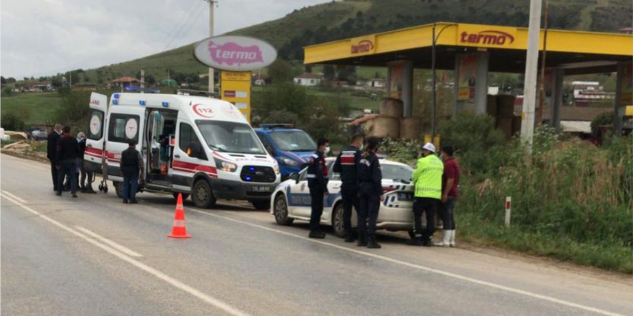 Yanından geçtiği aracın aynası başına çarpınca düşen yaya hayatını kaybetti