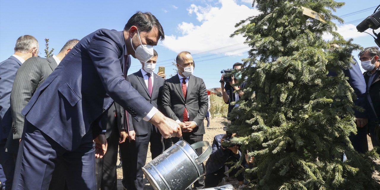 Bakan Kurum'dan Millet Bahçesi mesajı: 'Kovid-19 salgını ile mücadelenin en önemli bileşeni'