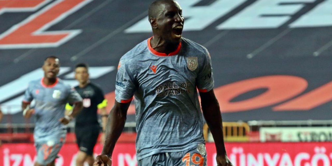 Başakşehir'de Demba Ba'nın sözleşmesi feshedildi