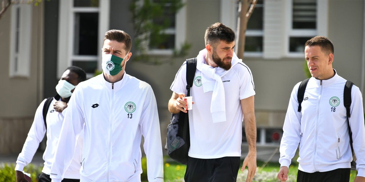 Konyaspor önemli eksiklerle Galatasaray maçı için İstanbul'a gitti