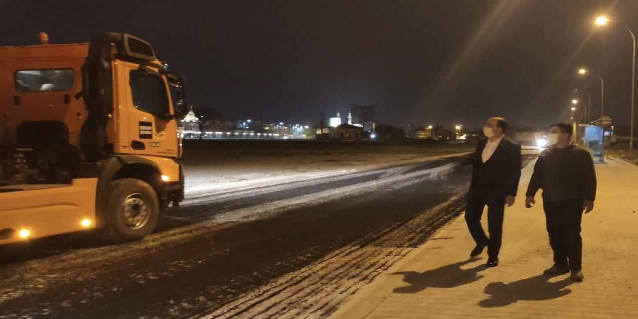 Başkan Altay, gece çalışan ekipleri ziyaret etti