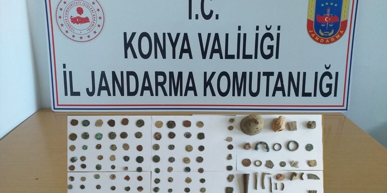 Müşteri ararken jandarmaya yakalandılar! Konya'da tarihi eser operasyonu