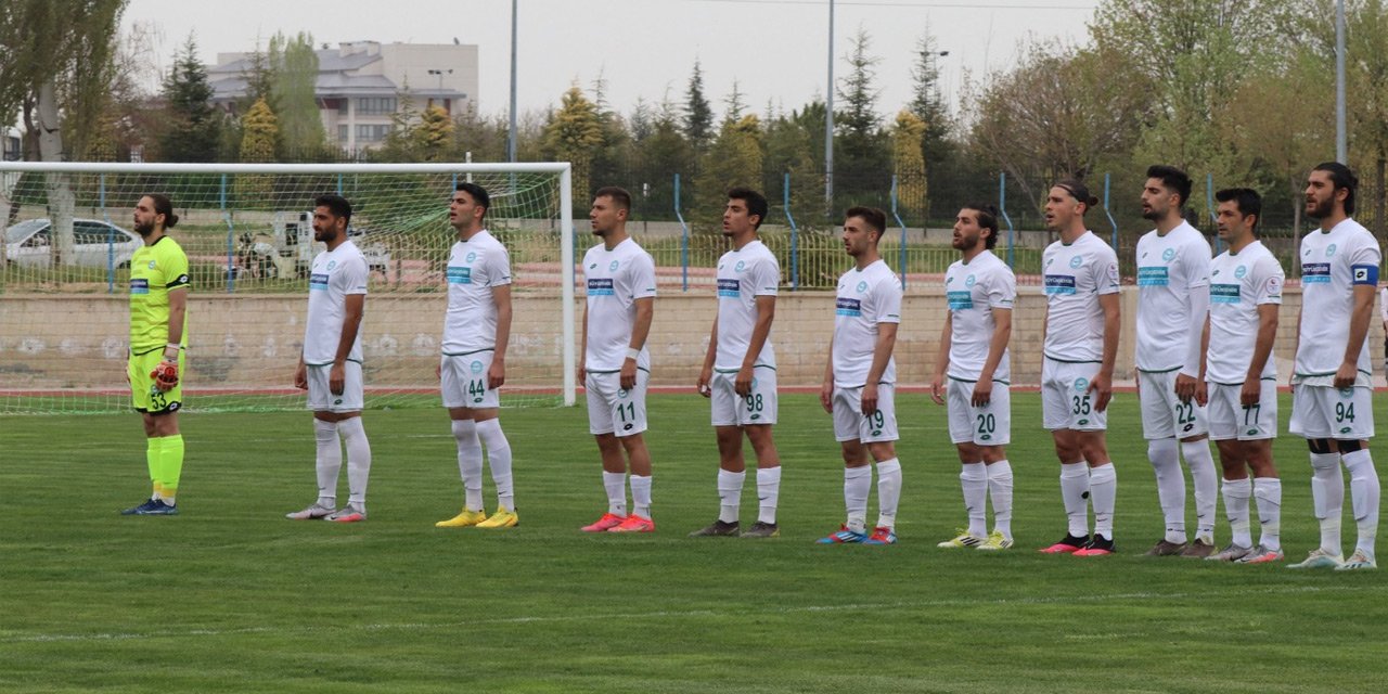 1922 Konyaspor 5 gollü maçta mağlup oldu