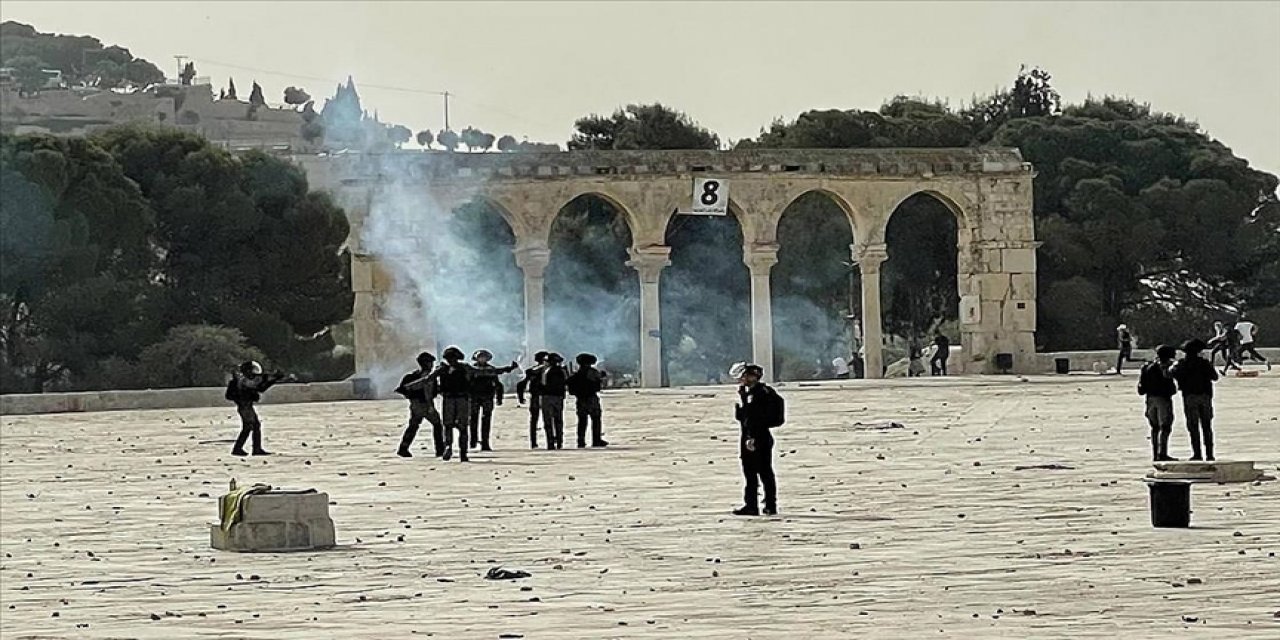 Ramazanda İsrail zulmü! Mescidi Aksa’da nöbet tutan Filistinlilere saldırdılar