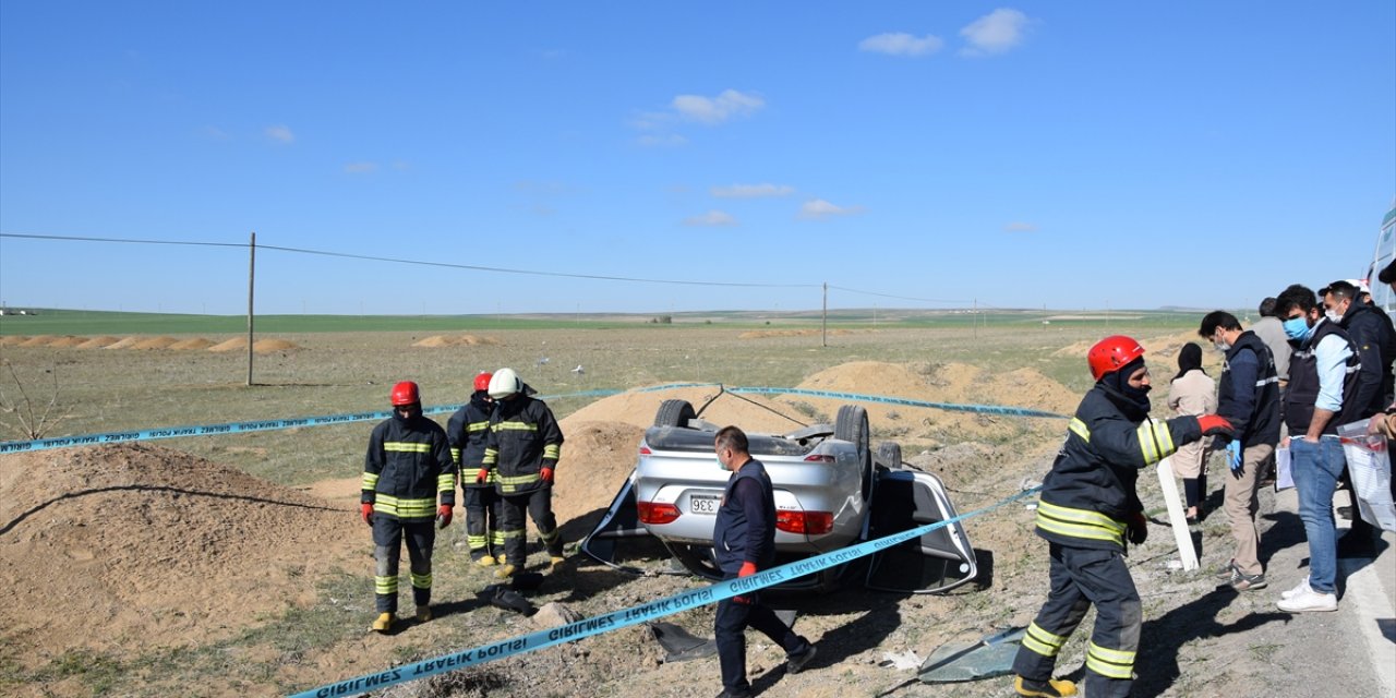 Konya'da şarampole devrilen otomobilin sürücüsü kaza yerinde yaşamını yitirdi