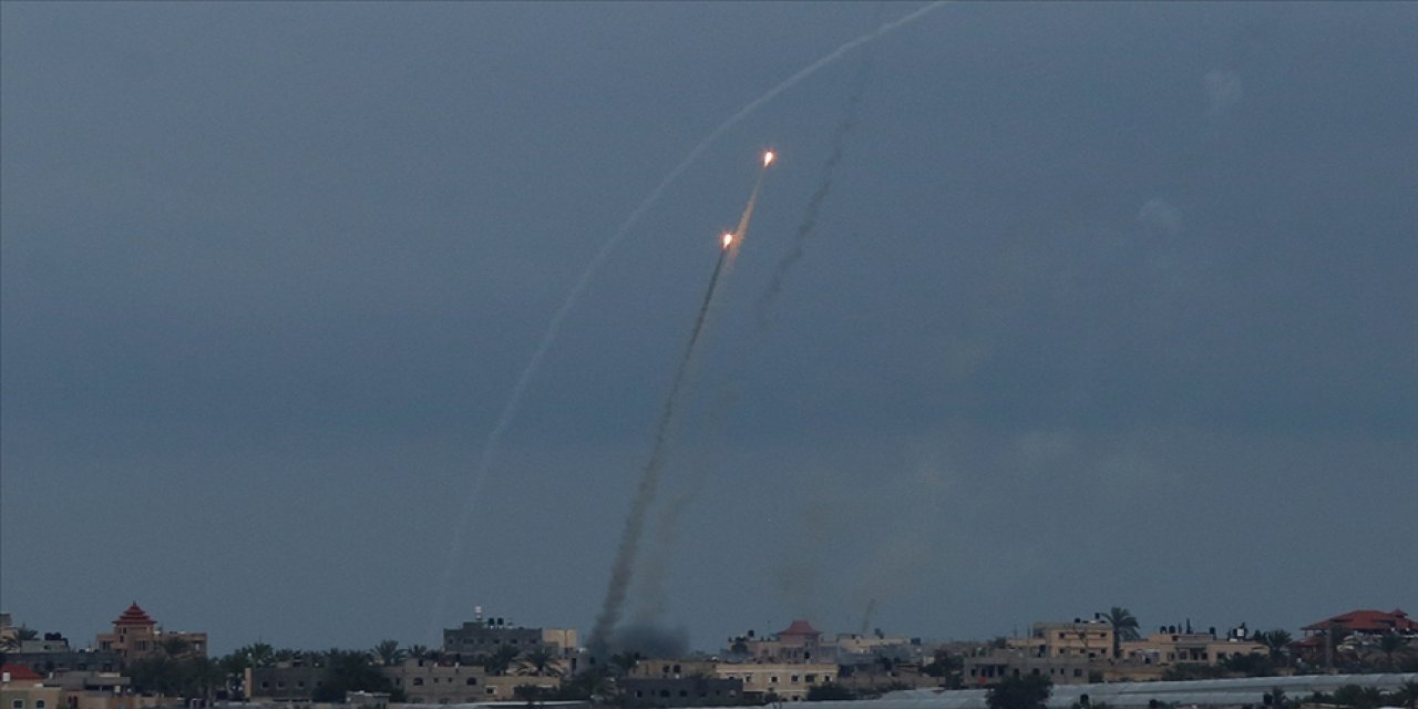 Son Dakika: Hamas'ın verdiği süre doldu, 6 roket atıldı