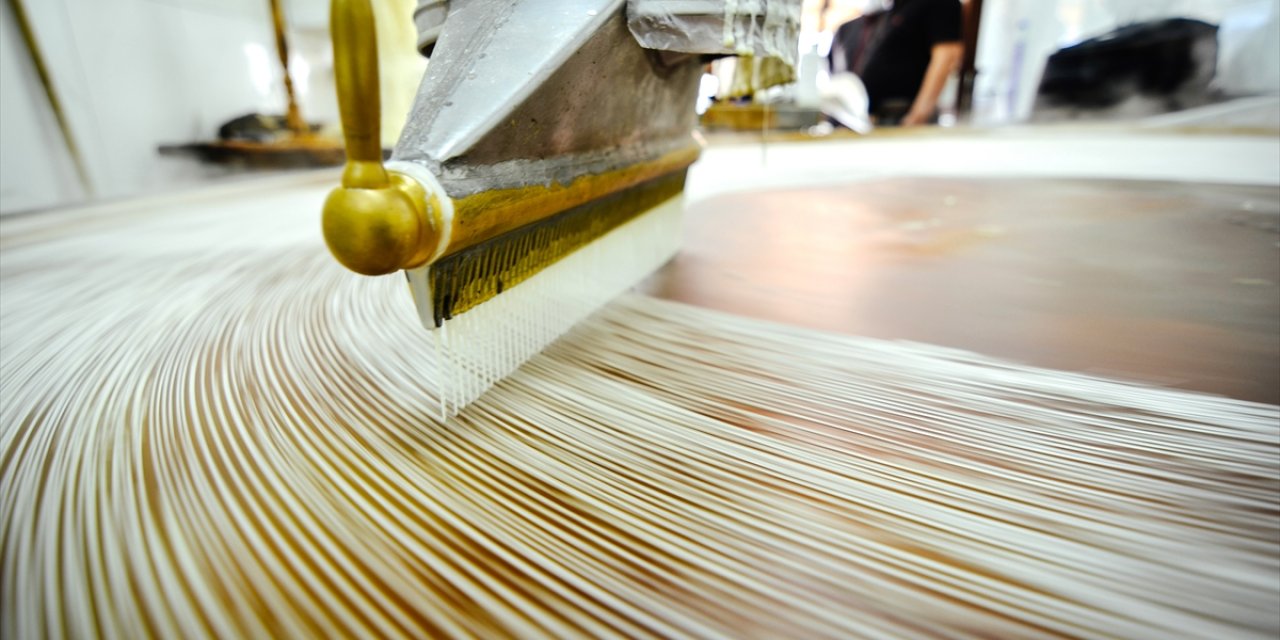 Konya'da geleneksel yöntemlerle üretiliyor: 'Tam bir gariban tatlısı'