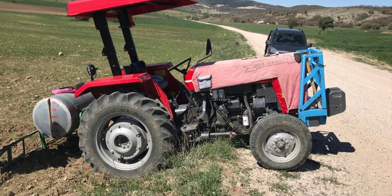 Araçtan indiği sırada aniden hareket eden traktörün altında kalan çiftçi hayatını kaybetti