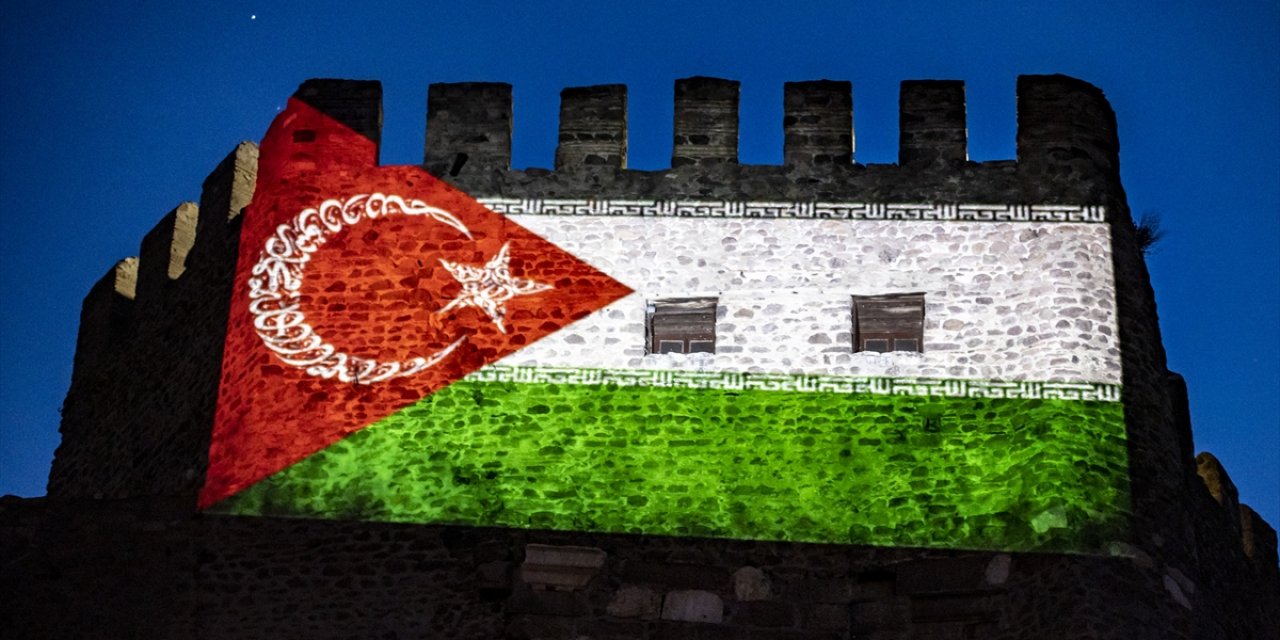 Ankara Kalesi, Filistin'e destek için ışıklandırıldı