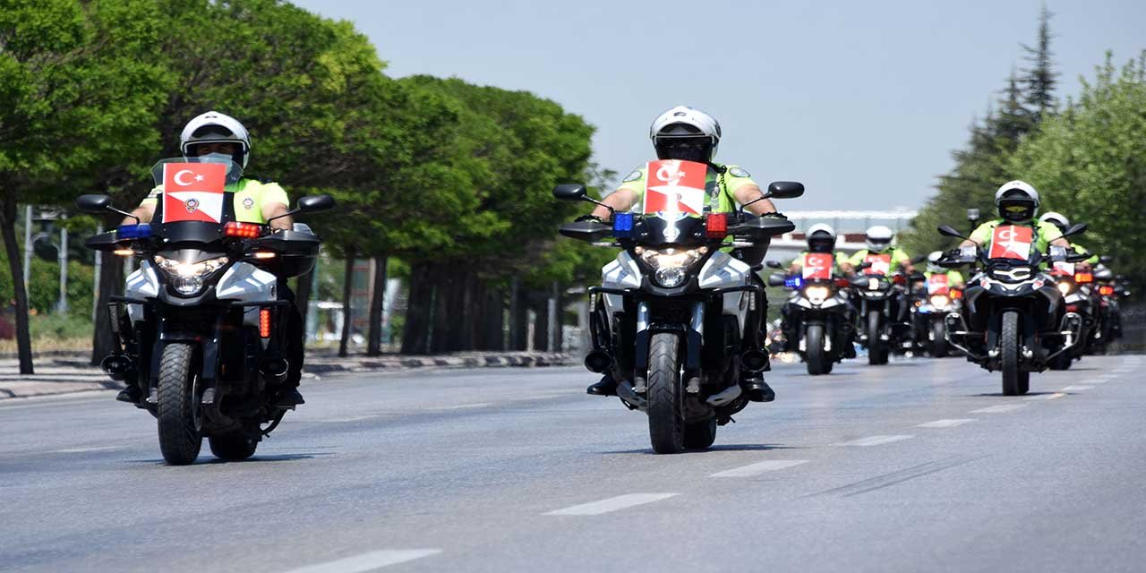 Konya polisinden 19 Mayıs korteji