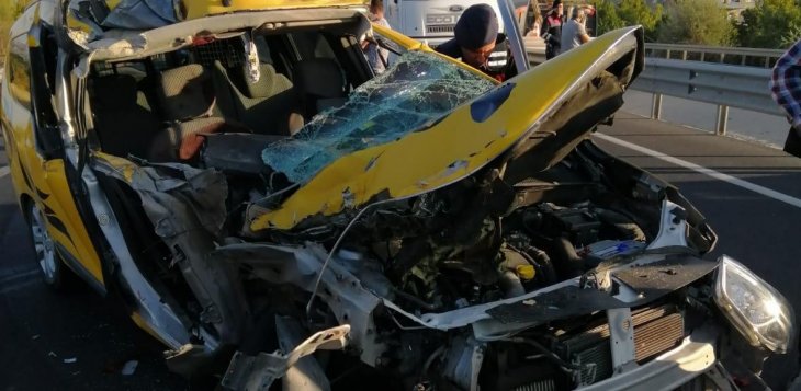 Konya’da taksi kamyonla çarpıştı: 1 ölü, 2 yaralı