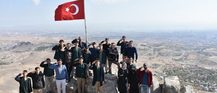 Konya'da Takkeli Dağa tırmanan lise öğrencilerinden 'Komando Andı'