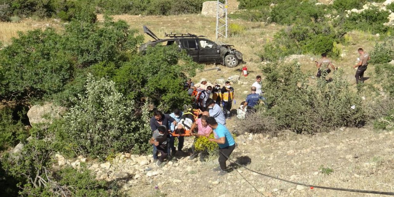 5 kız öğrenci okul yolunda uçuruma yuvarlandı! Ağır yaralı kız Konya’ya sevk edildi