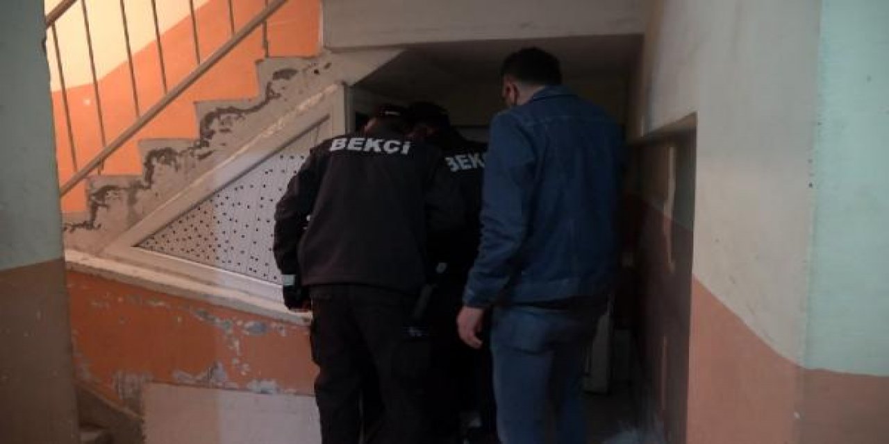 Cezaevinden izinli çıktı, annesini dövüp, polislere bıçak çekti