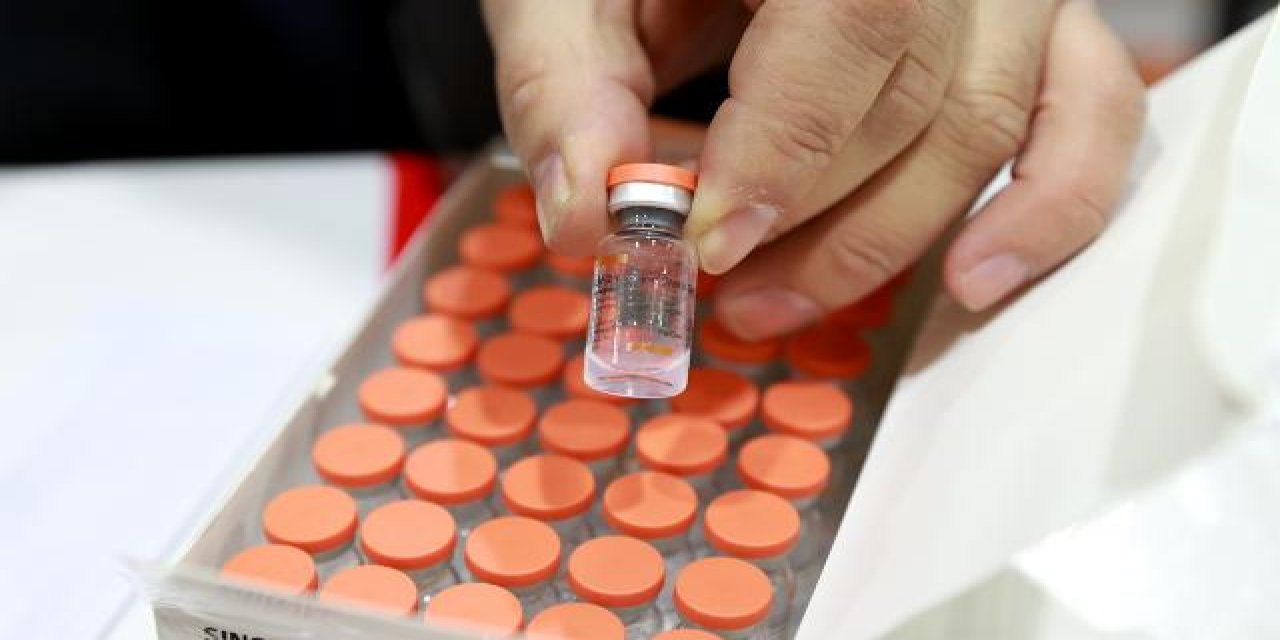 Türkiye'de de uygulanan Kovid-19 aşısının çocuklarda acil kullanımı onaylandı