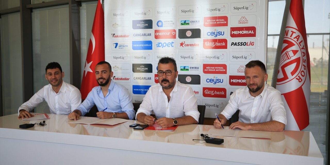 Antalyaspor'da 3 futbolcuyla sözleşme imzalandı