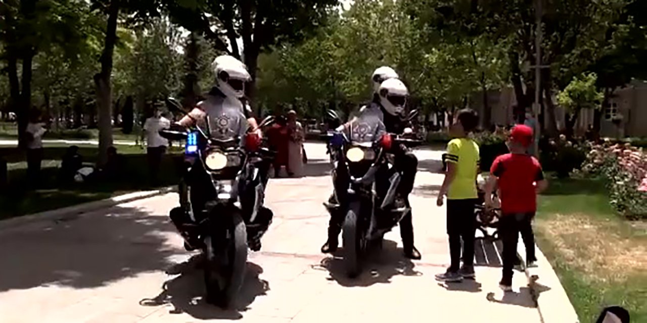 Konya’da motosikletli polisler çocukları kırmadı, ortaya bu görüntü çıktı