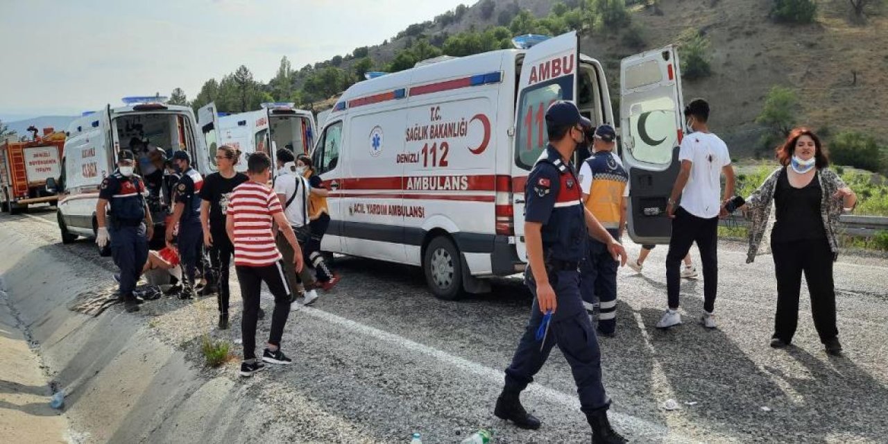 Tur otobüsü devrildi: Çok sayıda yaralı öğrenci var