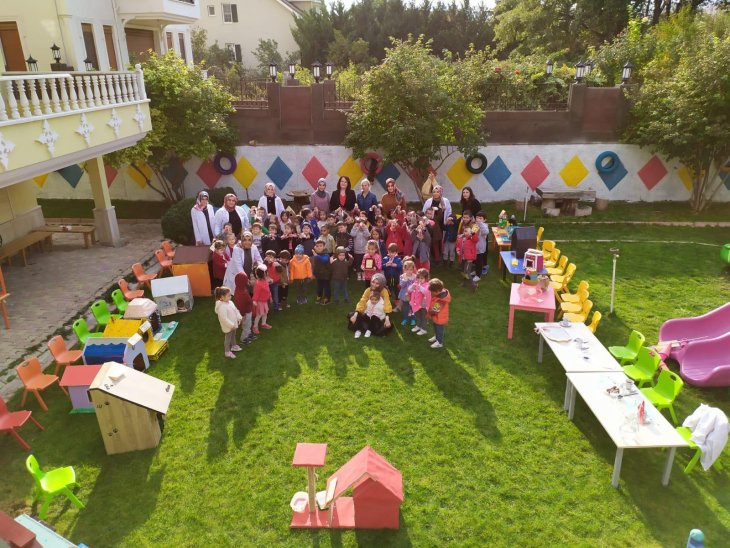 Konya'da minikler, sokak hayvanları için barınak oluşturdu