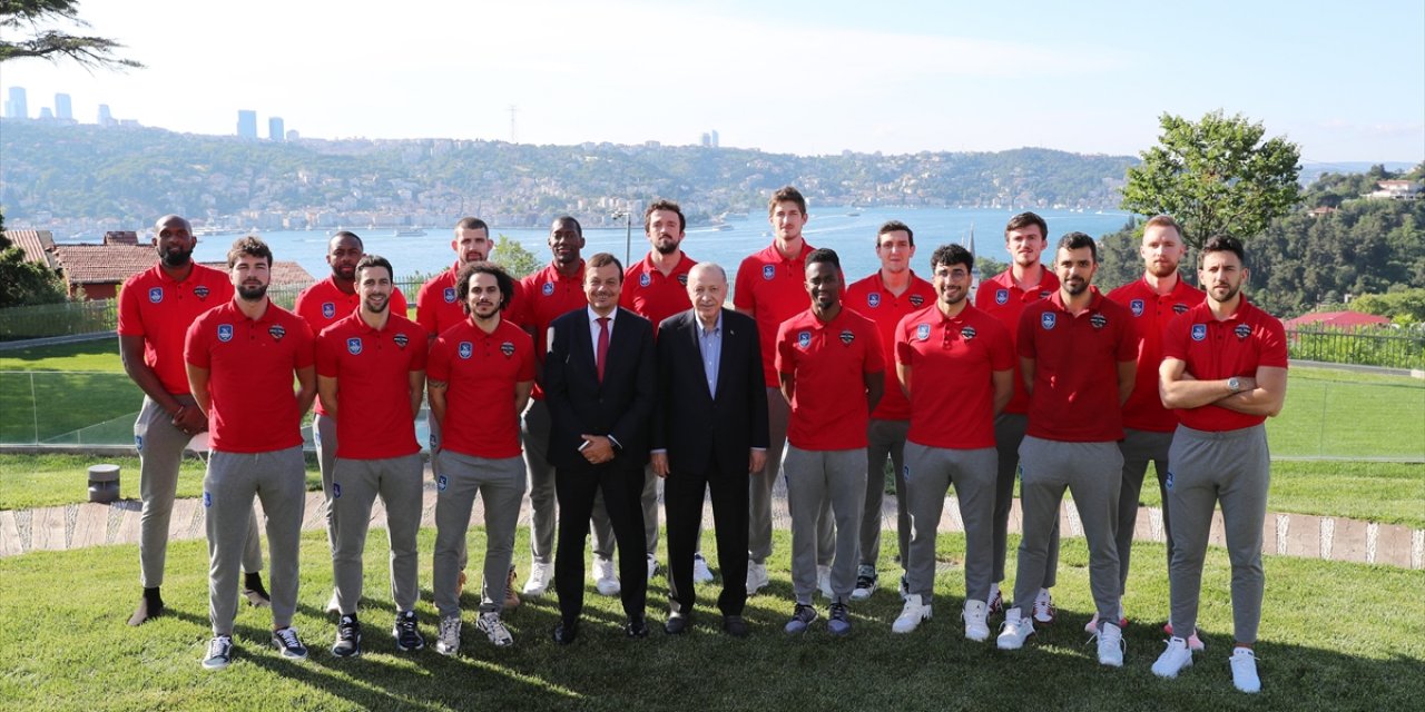 Cumhurbaşkanı Erdoğan, şampiyonları Vahdettin Köşkü'nde kabul etti