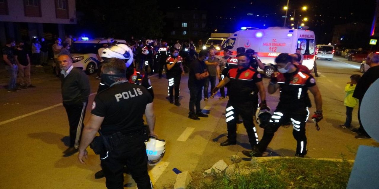 Motosikletli polisler yaya anne ve kızına çarptı: 4 yaralı