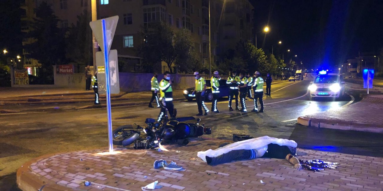 Konya’da devrilen motosiklet metrelerce sürüklenip kaldırıma çarptı: 1 ölü