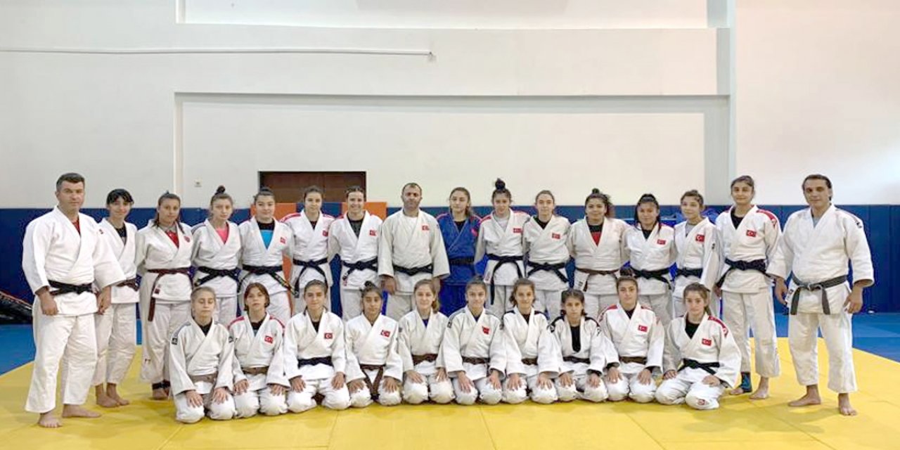 Milli judoculardan ortak kamp