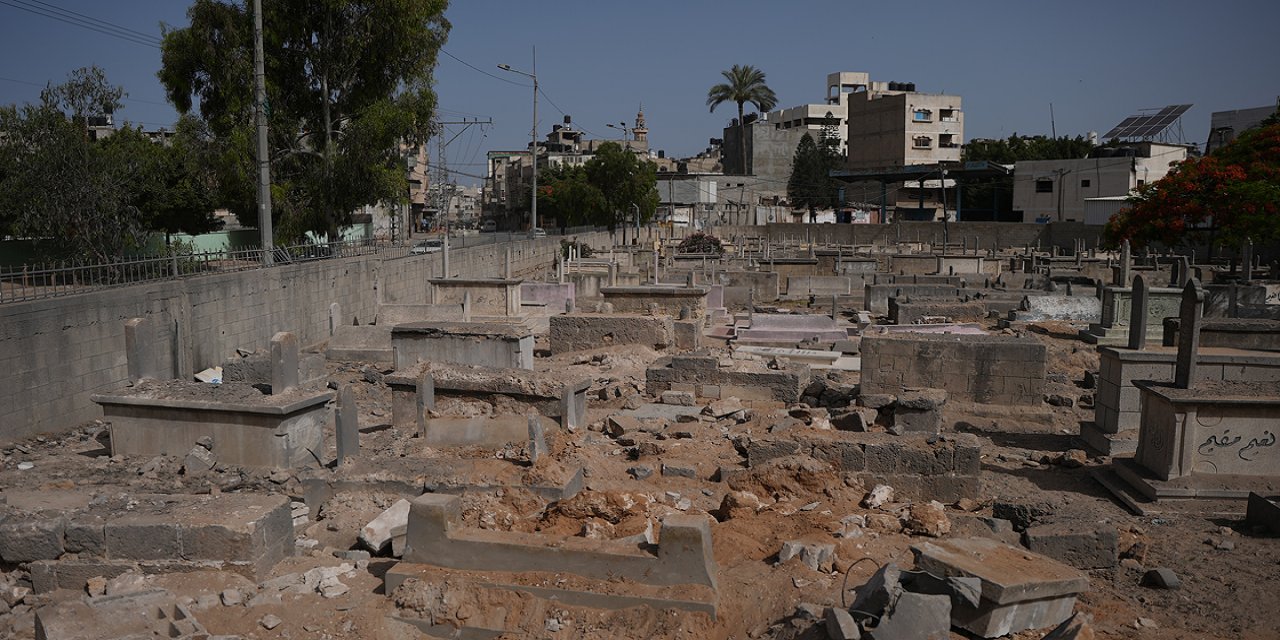 Zulüm devam ediyor! İsrail Filistinlileri mezarlarında bile rahat bırakmadı
