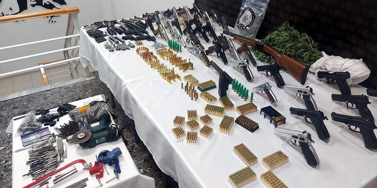 Konya ve İzmir’de yasa dışı silah ticareti operasyonu! 38 yer arandı, çok sayıda gözaltı var