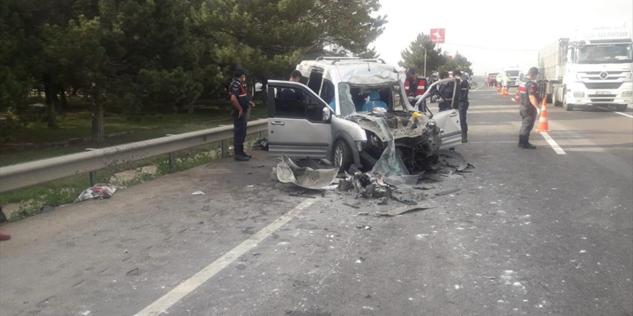 Bir aileyi dağıtan kaza! Anne ve kızı öldü, baba ve iki çocuğu yaralandı