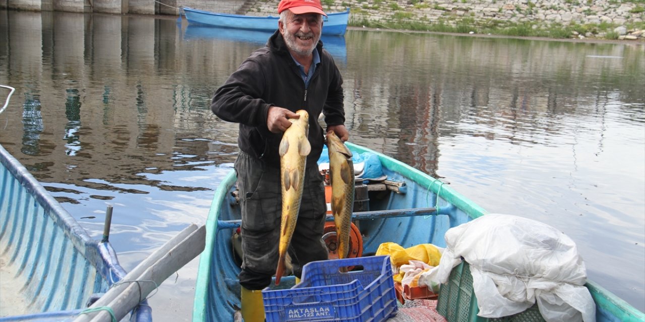 Konya'da yeni av sezonunun ilk balıkları kantarda tartıya çıktı