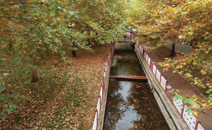 Konya'daki park sonbahar görüntüsüyle büyülüyor