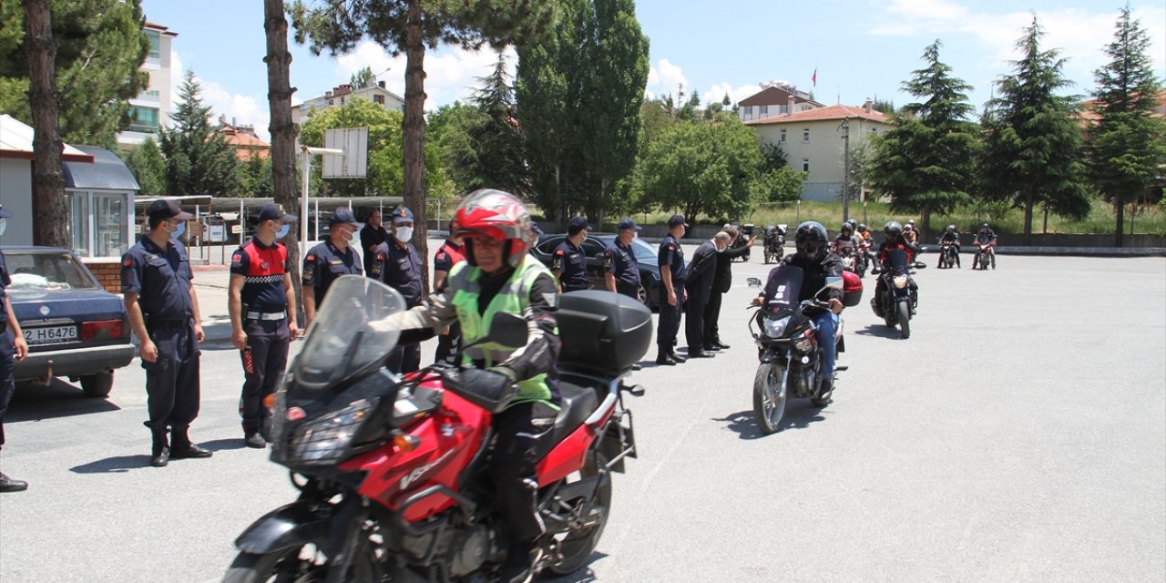 Beyşehir'de motosiklet sevdalılarından jandarma teşkilatı için saygı sürüşü