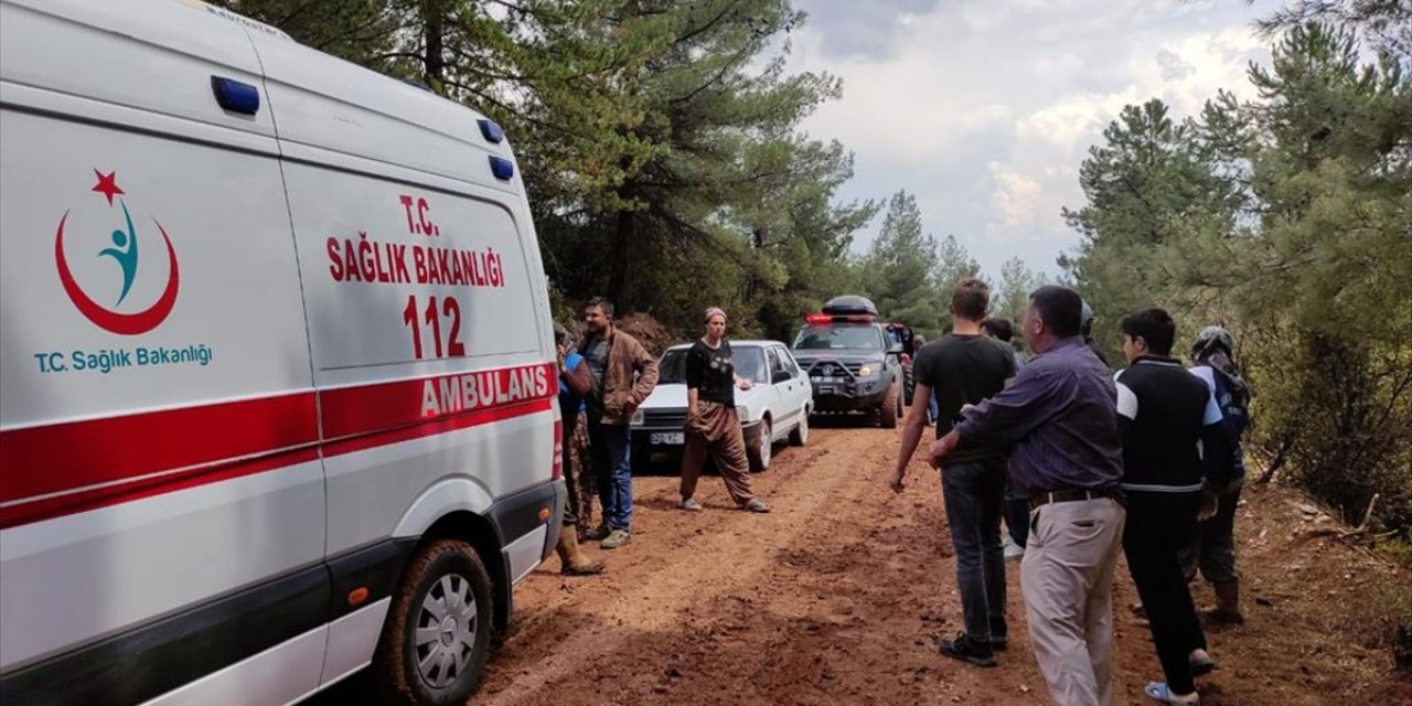 Tarlaya yıldırım düştü, yaralanmayan çocuk ailesinin hayatını kurtardı: 7 yaralı