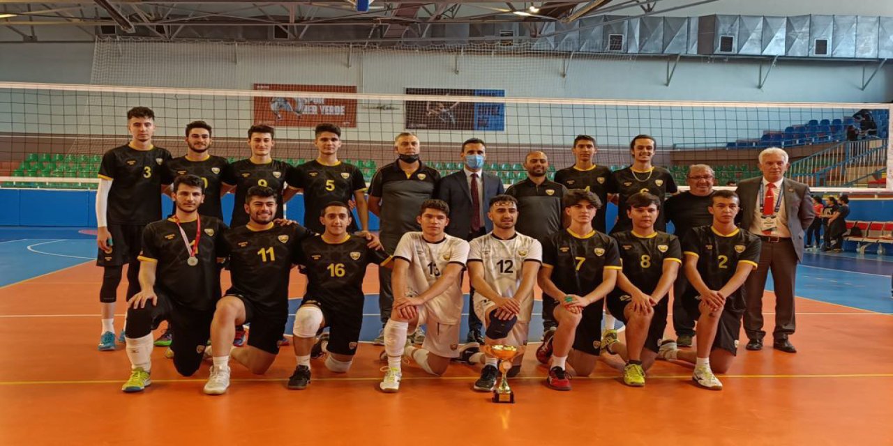 Konya Büyükşehir Belediyespor Genç Voleybol Takımı 2. Lig’e yükseldi