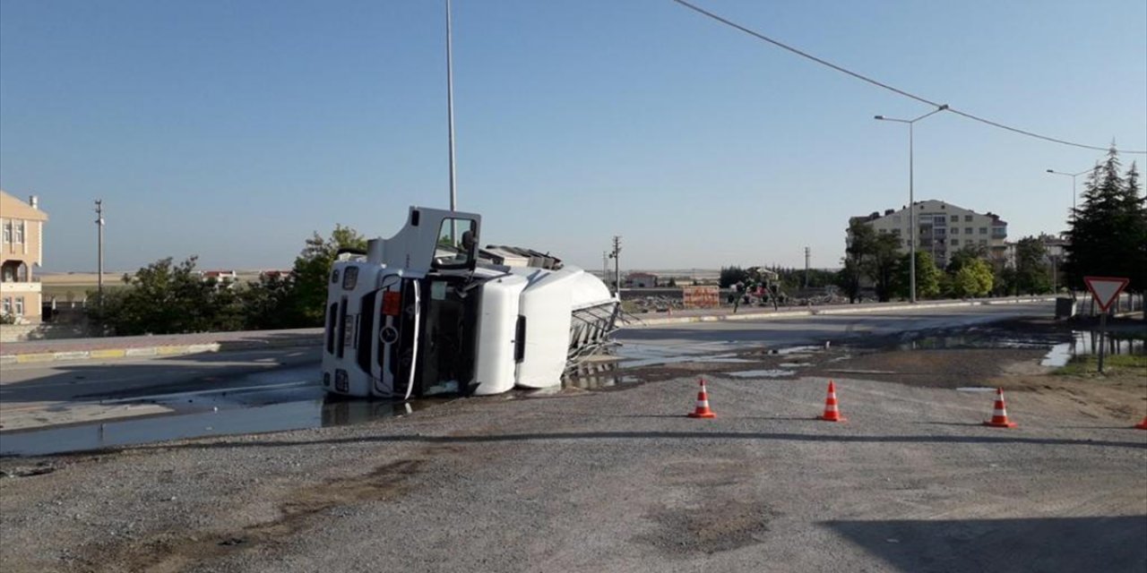 Konya'da mazot yüklü tanker devrildi! O anlar kamerada