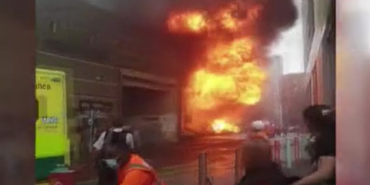 Son Dakika: Londra'da metro istasyonunda büyük yangın
