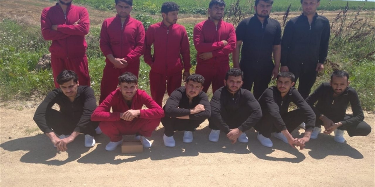 Çıplak halde sınıra bırakıldılar, Türkiye sahip çıktı