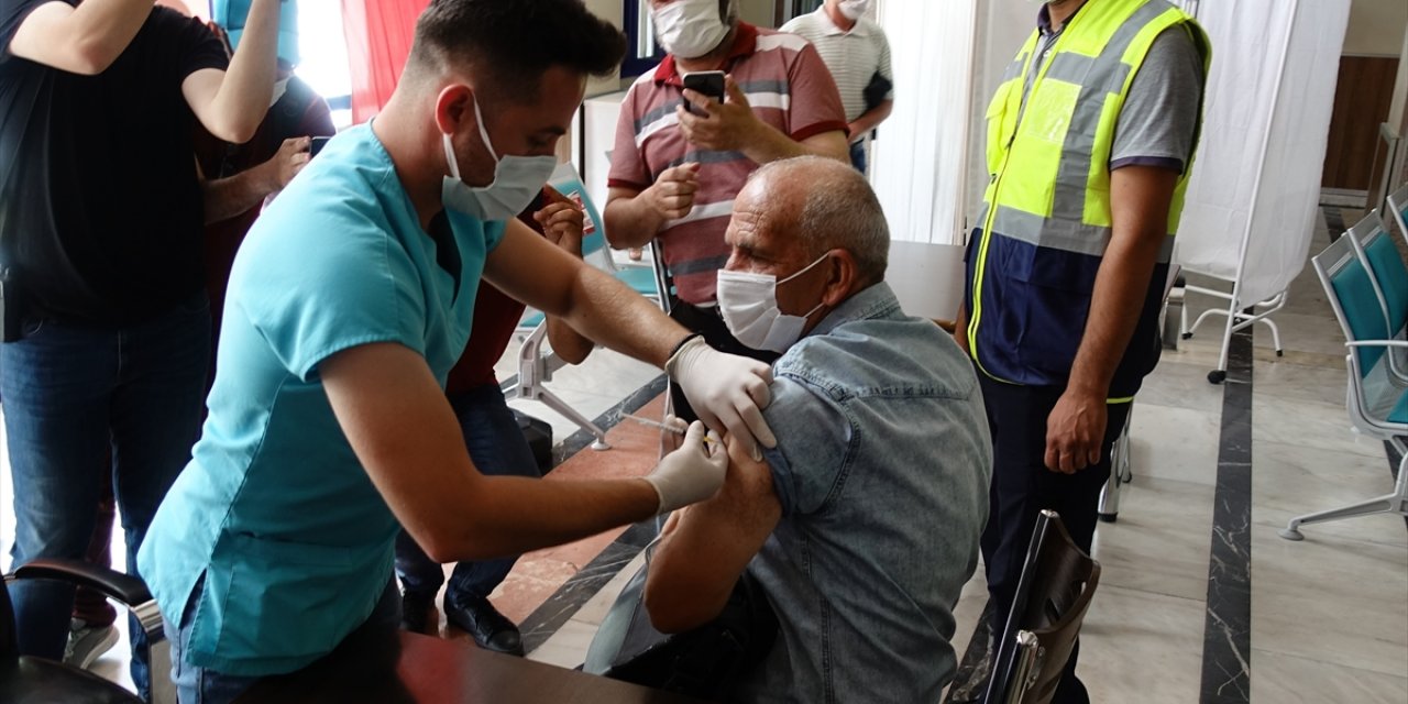 Konya YHT Garı'nda kurulan aşı merkezi hizmet vermeye başladı