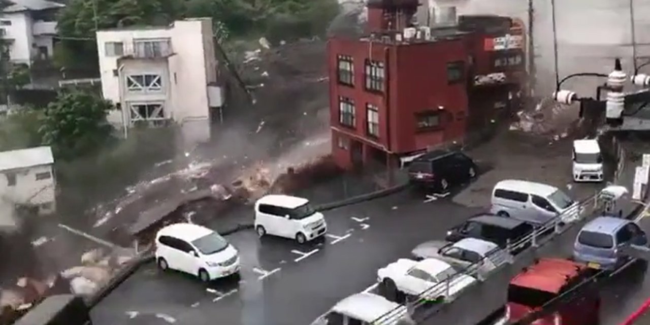 Japonya'da tsunami gibi heyelan! En az 20 kayıp