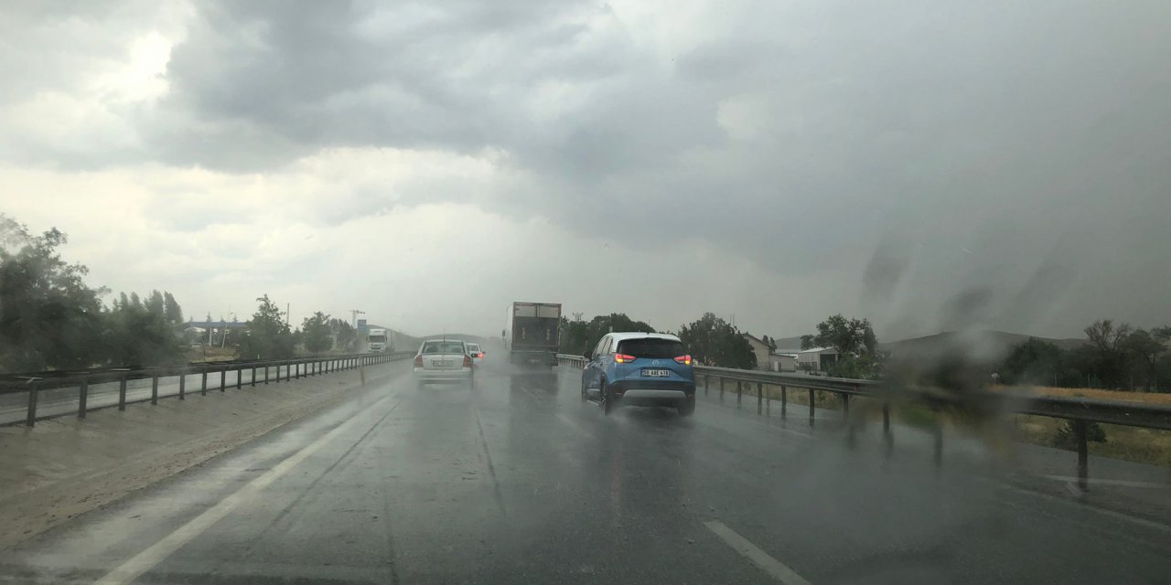 Sıcaktan bunalan Konya'ya yağmur sürprizi