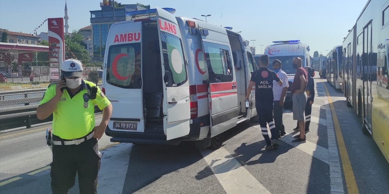 İki metrobüs çarpıştı! Çok sayıda yaralı var