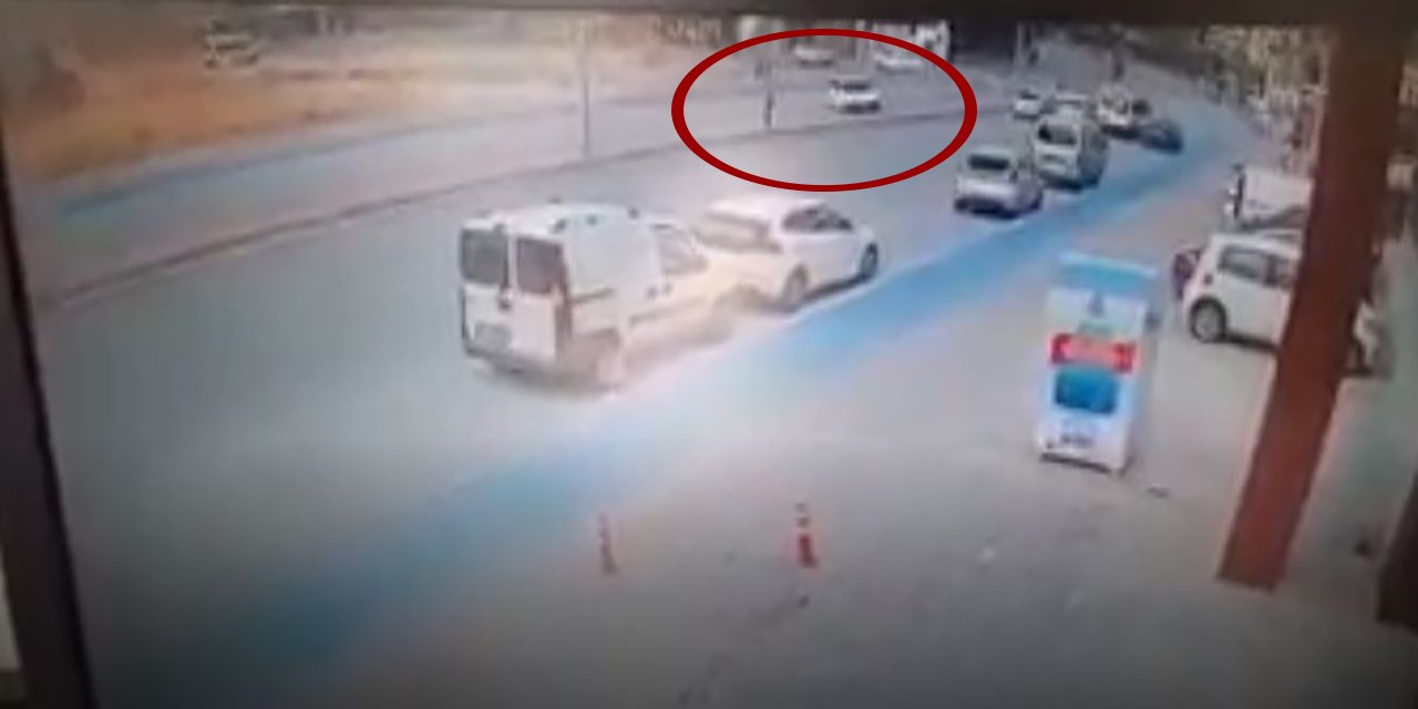 Konya’da otomobil refüjdeki yayaya çarptı! Yaralı yayayla ilgilenilmemesi tepki çekti