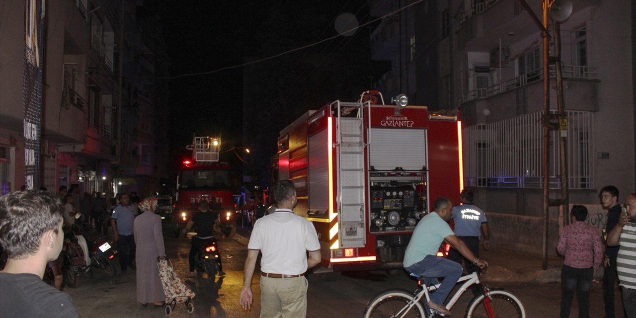 Dehşet gecesi! iki çocuğunu rehin alıp evini yaktı