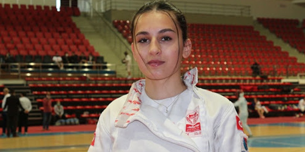 Konyalı Eskrimci Ilgın Betül Şeker Milli Takım kampında