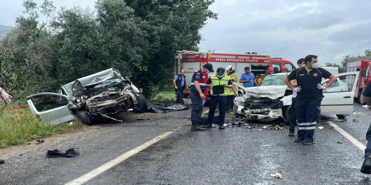 Katliam gibi kaza! Ortalık savaş alanına döndü: 4 ölü, 5 yaralı