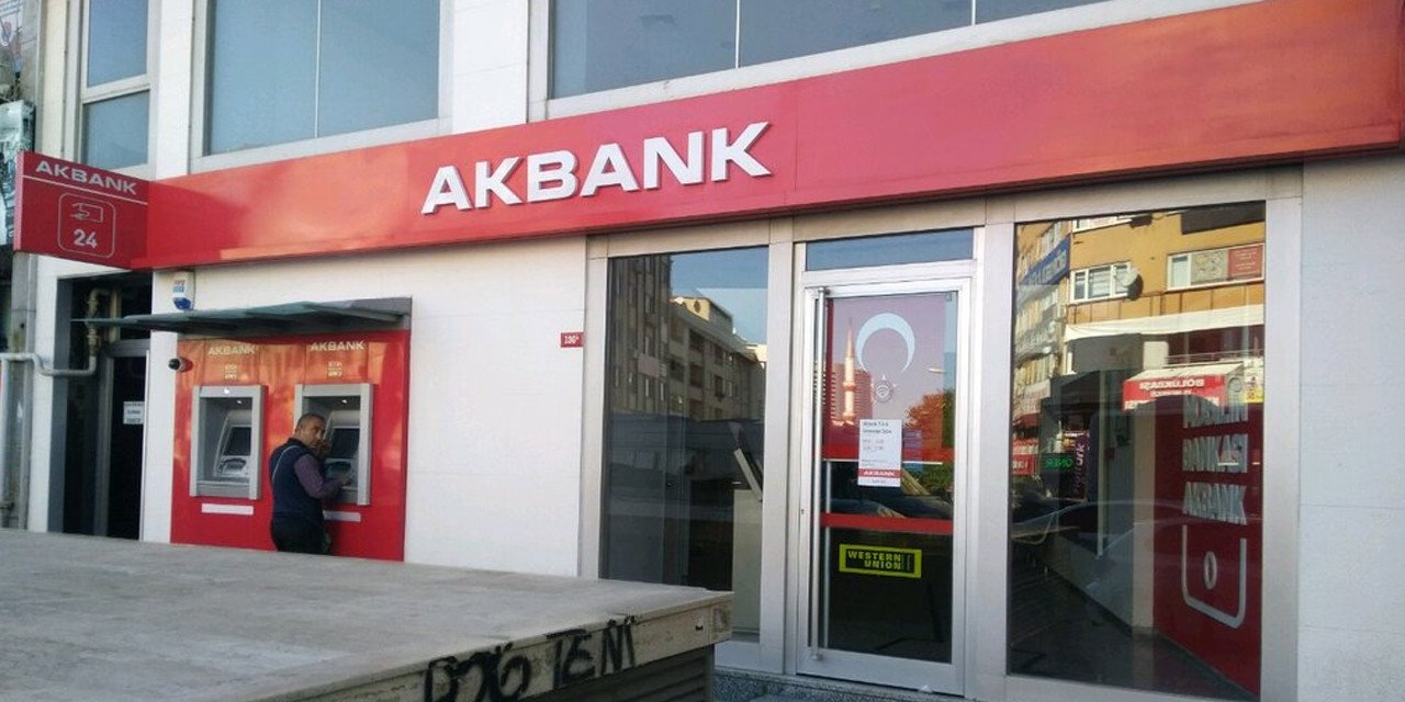 Binlerce müşterisi mağdur olan Akbank'ta tüm kanallar yeniden hizmete açıldı