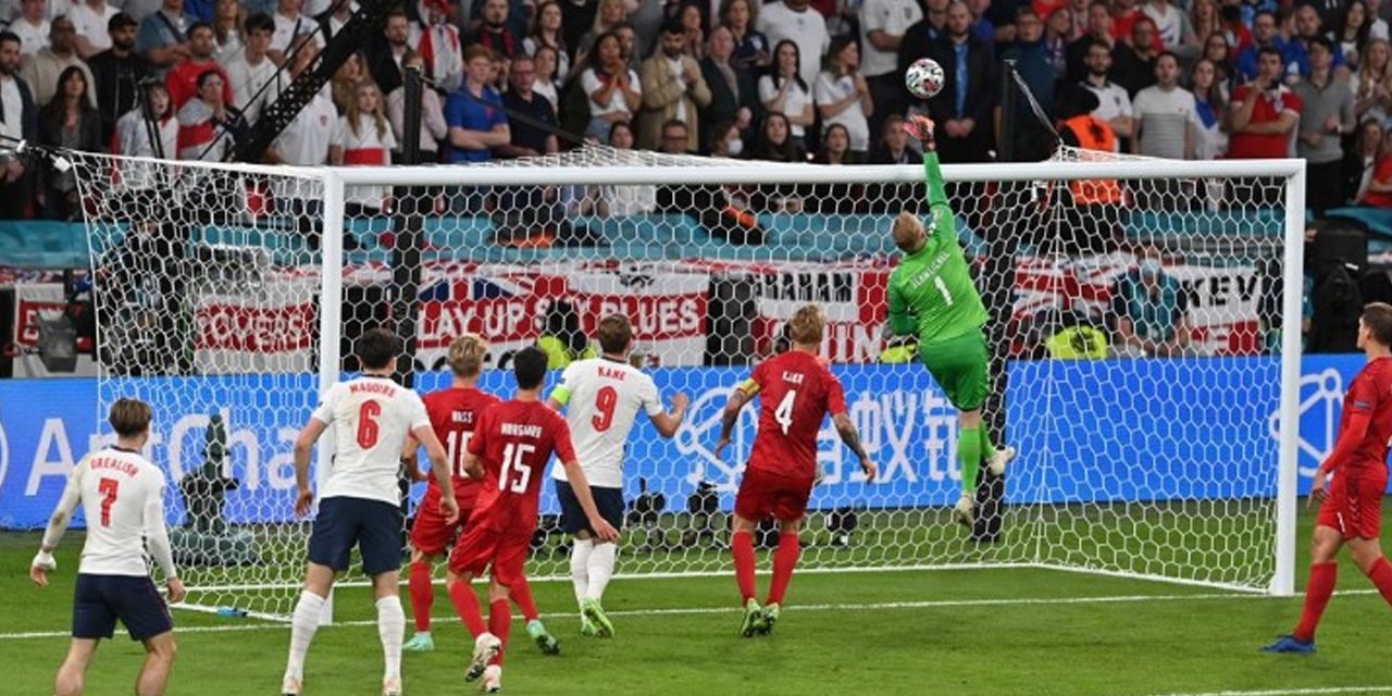UEFA'dan İngiltere-Danimarka maçındaki olaylara ilişkin soruşturma