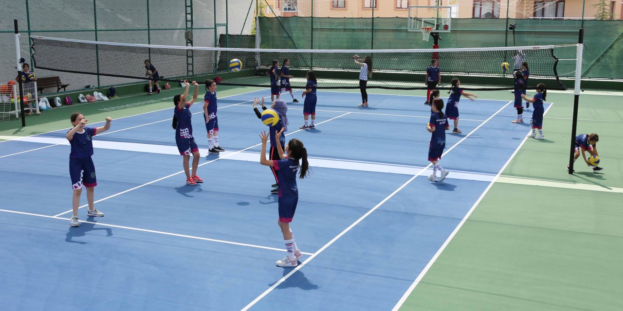 Meram'da yaz spor okulları başladı