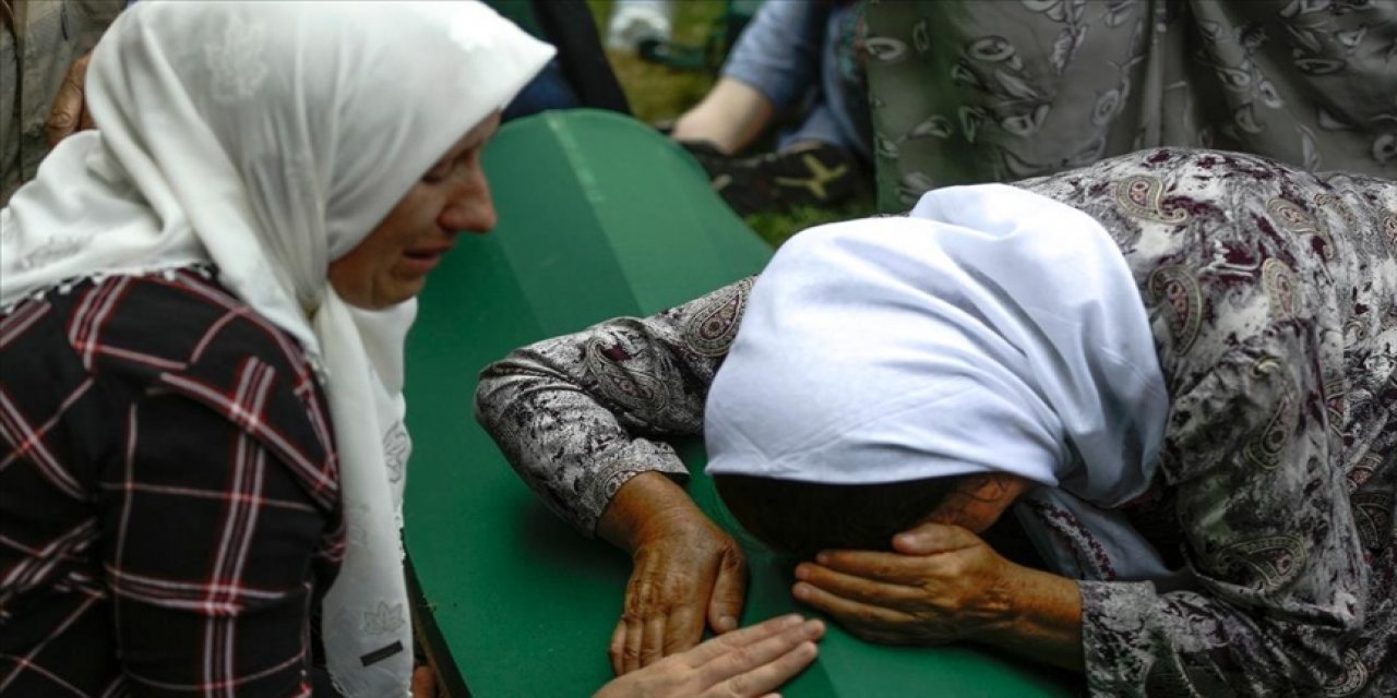 Srebrenitsa Soykırımı'nın 19 kurbanı daha toprağa verildi